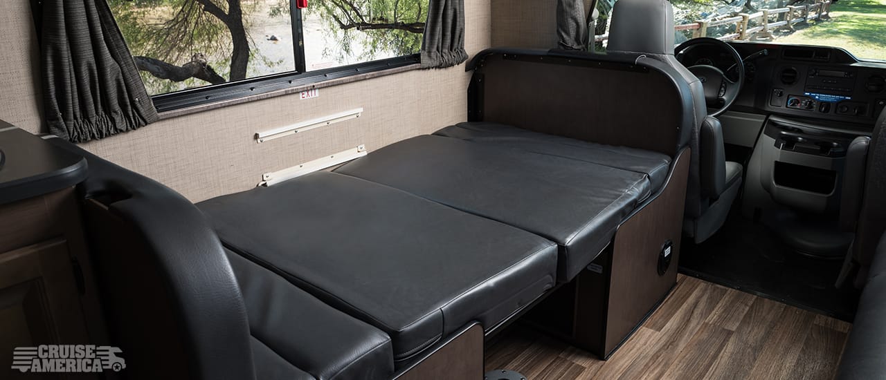 Cruise America Large Rental RV 03 Dinette Bed 3 Thumbnail